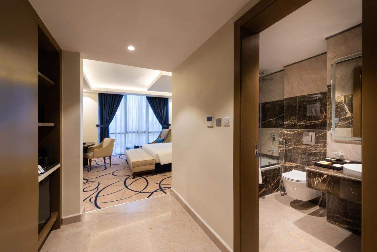 Hotel Warwick Al Wezarat 4*