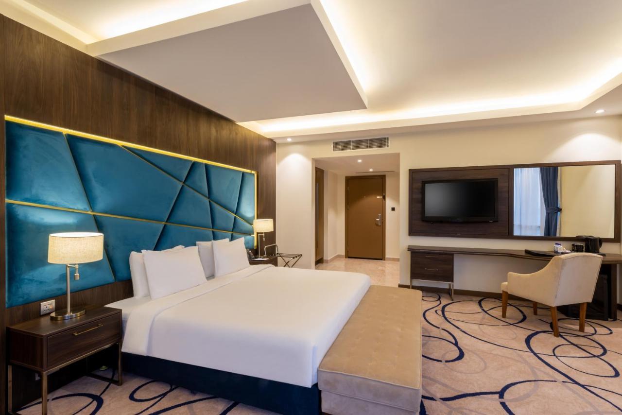 Hotel Warwick Al Wezarat 4*