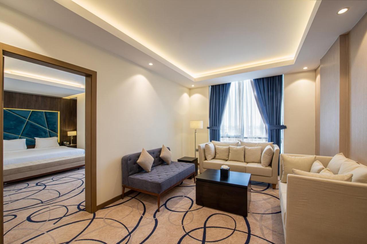Warwick Al Wezarat 4* Riyadh