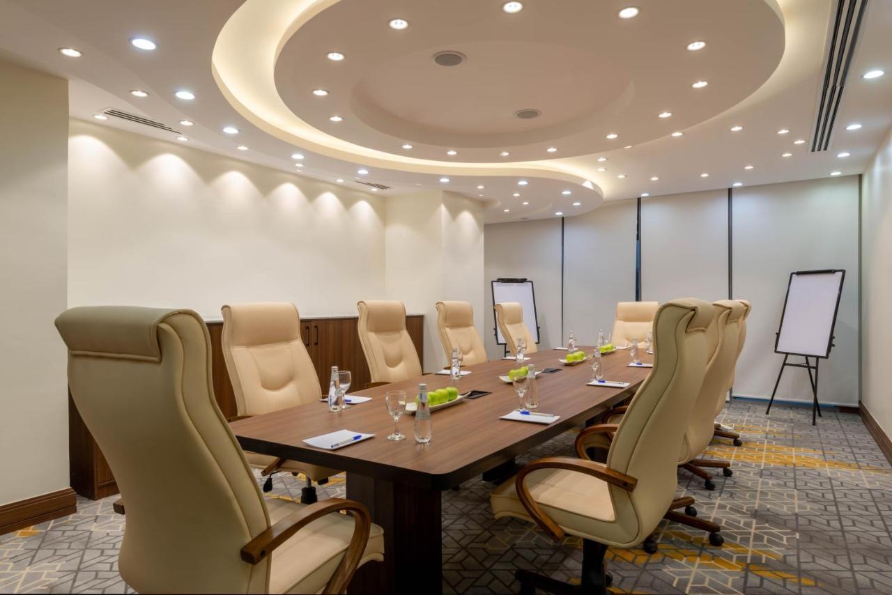 Hotel Warwick Al Wezarat