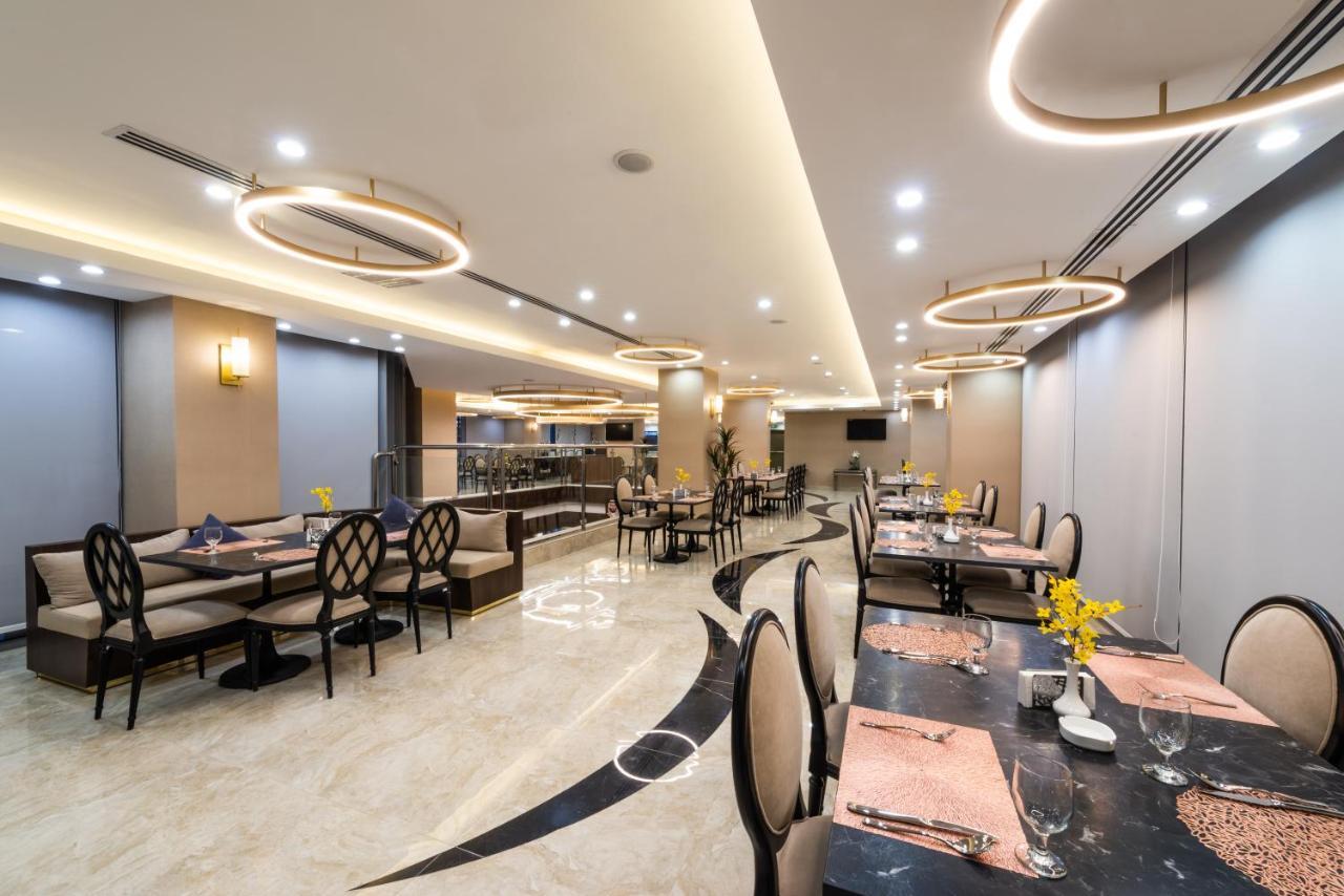 Warwick Al Wezarat Hotel 4*