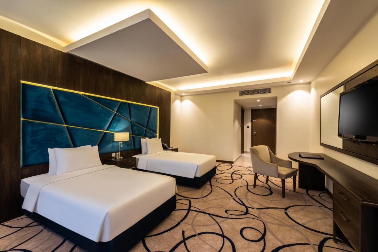 Warwick Al Wezarat 4* Riyadh
